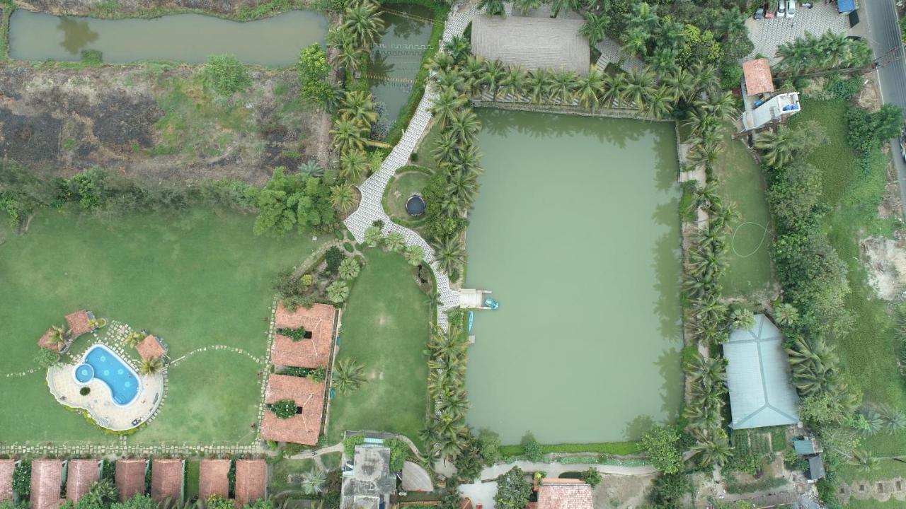 Breathing Earth - Rooms And Pool コルカタ エクステリア 写真